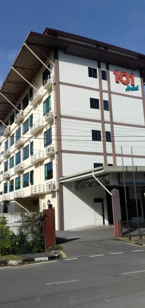 101 Hotel Miri Exterior foto